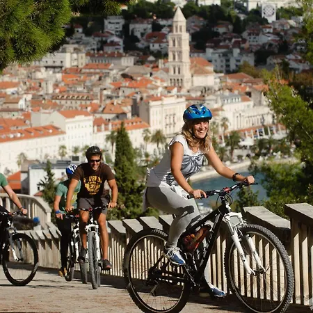 Two Spalatina Apartament *